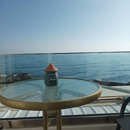 Beachfront Apartment レティムノ エクステリア 写真