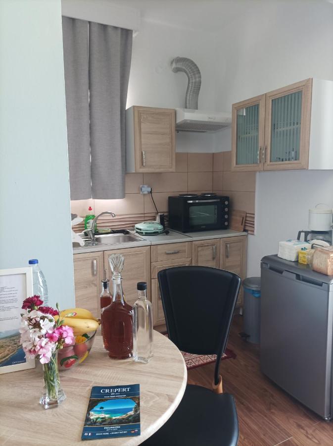 Beachfront Apartment レティムノ エクステリア 写真