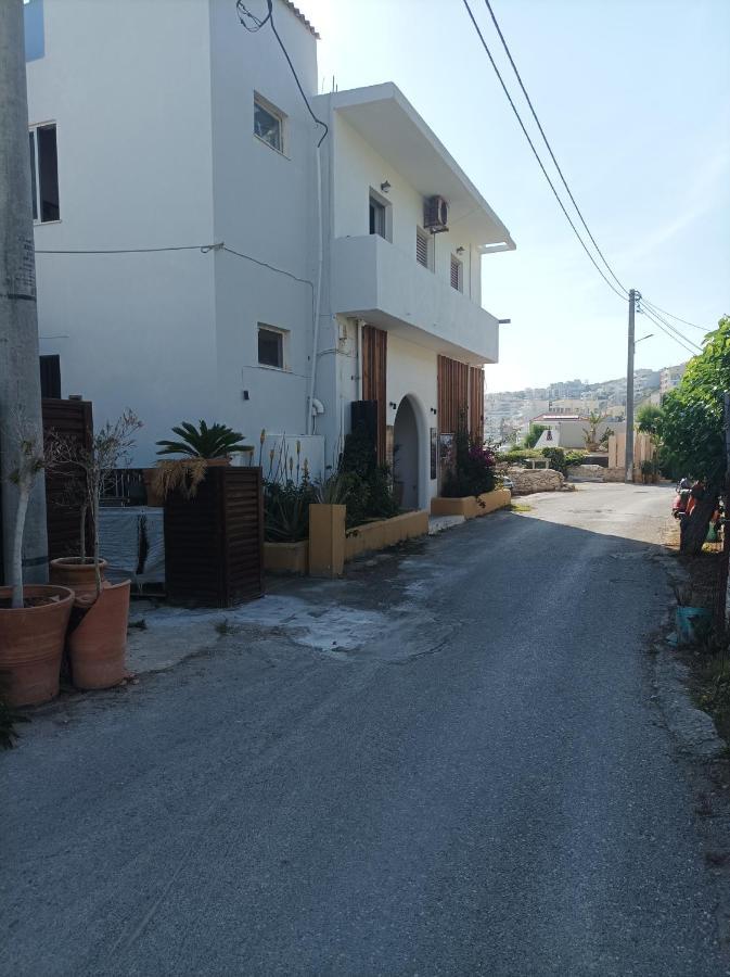 Beachfront Apartment レティムノ エクステリア 写真